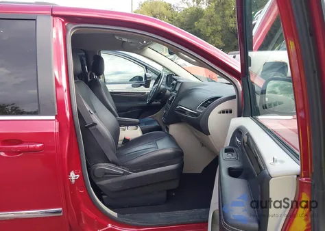 2016 Chrysler Town & Country Touring from USA, damaged, VIN 2C4RC1BG0GR174505